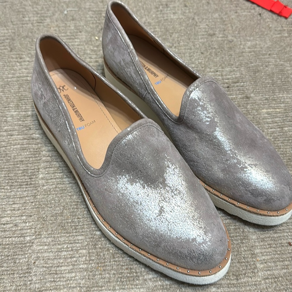Johnston & Murphy - Mitzi - Venetian Pewter Metallic Suede women’s 9 silver bead